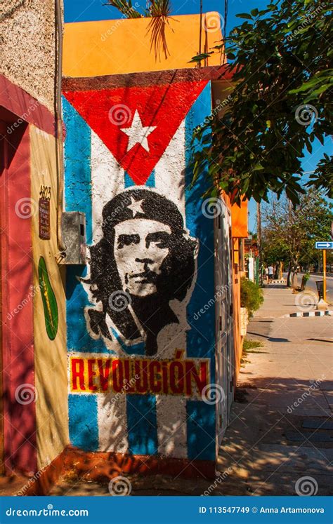 Portrait Grunge De Graffiti De Drapeau De Che Guevara Et Du Cuba Sur Le