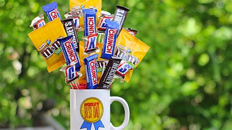 Long before there was a dollar tree i made my mom a gift basket every year. Candy Bouquet DIY Father's Day Gift - Dollar Tree Craft ...