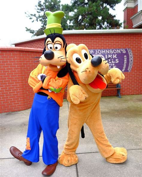 Goofy And Pluto Cute Disney Pictures Disney World Disney Pictures