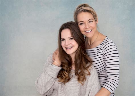 Mother Daughter Photo Shoot With Make Up — Charlotte Starup Photography Starnberg