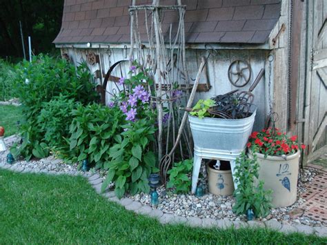 See more ideas about garden, garden tub, garden bathtub. Repurposing Red Wing Stoneware on Pinterest | 15 Pins