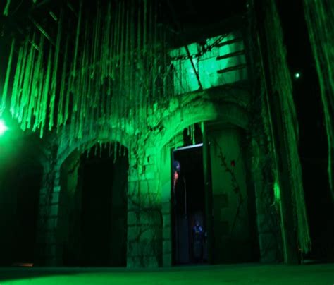 Haunted House In Chicago Illinois Dungeon Of Doom Haunted House
