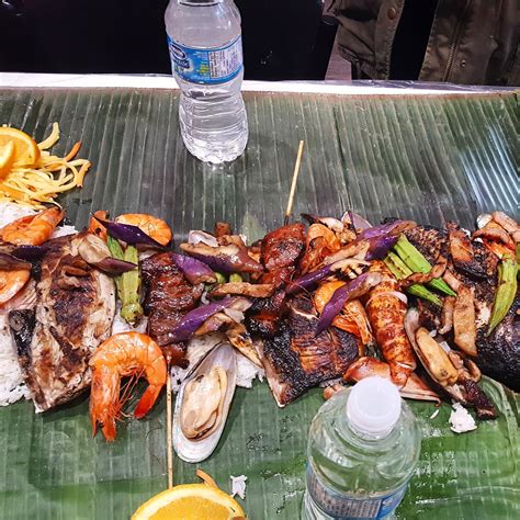 I Ate Filipino Kamayan Feast With Bbq Pork And Seafood Rfood