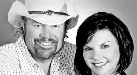 A Photographic Look At Toby Keith Tricia Covel S Love Story