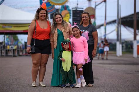 Em Ritmo De Folia Crian As Se Divertem No Baile Infantil No Carnaval