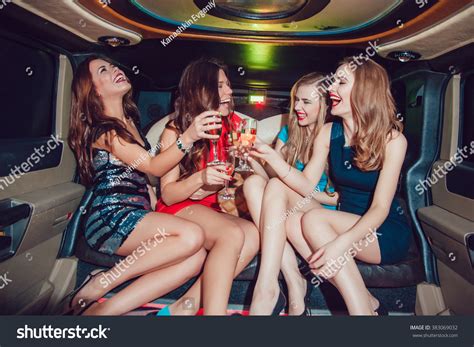 Sexy Girls Party Car Limousine Foto De Stock 383069032 Shutterstock