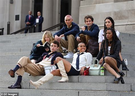 Gossip Girl Reboot Revisits The Famous Stairs Of The Met In New Look At The Series Culture