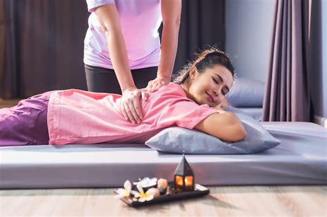 Premium Photo Neck Thai Massage In Spa