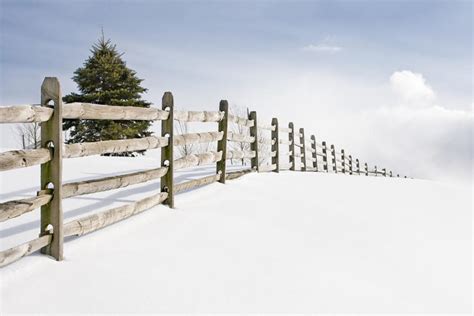 8 Reasons Why You Should Have A Fence Installed During Winter