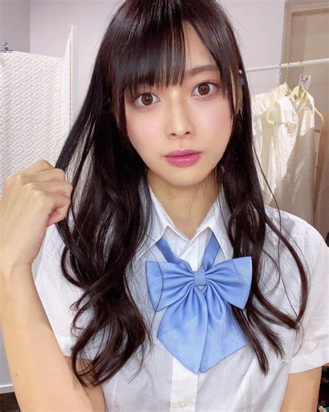 藤田いろはさんのインスタグラム写真 藤田いろはinstagram 「﻿ 今日は巻き髪で制服きたよー！﻿ 制服好きだからもっと着たい🐰💕﻿ ﻿ ‪ 藤田いろは グラビア Gravure