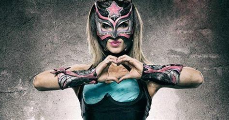 Sexy Dulce Aparece En La Arena México Y Le Lanza Un Reto A Tiffany