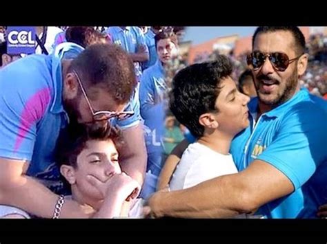 Salman Khan Kissing Nephew Nirvaan Video At Ccl6 Mubai Heroes Vs Bengal Tigers
