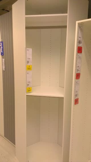 Du kan også plassere kroker på siden av skapet som du for eksempel kan. Drømmehuset: IKEA shopping