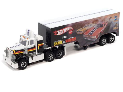 Auto World Racing Rig Peterbilt Model 359 Wrace Trailer Snake Vs