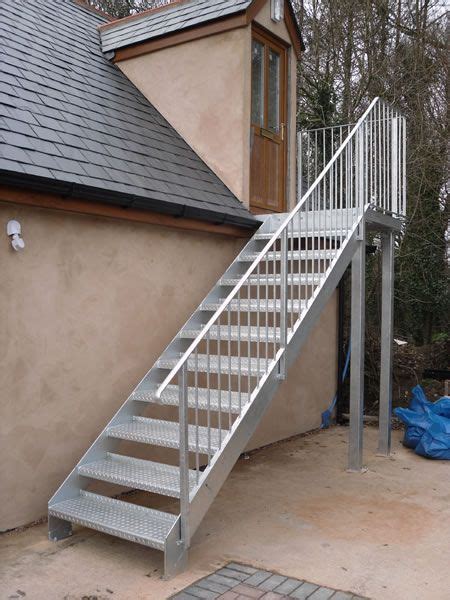 Barrette outdoor living versarail 2.5 in. outdoor stairs modern - Google Search | Outdoor stairs, Staircase outdoor, Garden stairs