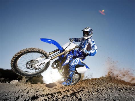 For this raw video we take a look at the 2019 yamaha yz125 2 stroke without the detailed information or feedback from the mxa. Motorcycle Pictures: Yamaha YZ125 2-Stroke - 2011