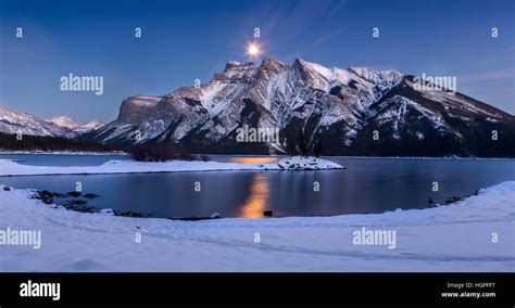 Lake Minnewanka Winter Hi Res Stock Photography And Images Alamy