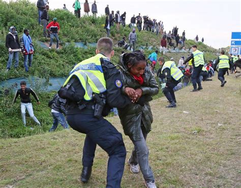 Police Stop Migrants Who Try To Get Across The Border To The Uk Evacuation Of Calais Migrant