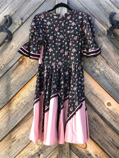 Just Beautiful Vintage 1970s Floral Square Dancing Dress Size Etsy