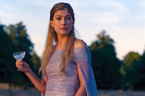 watch rosamund pike and carey mulligan spar at the dinner table in “saltburn” clip exclusive