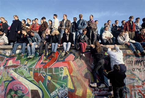 Heres How People Celebrated The Fall Of The Berlin Wall