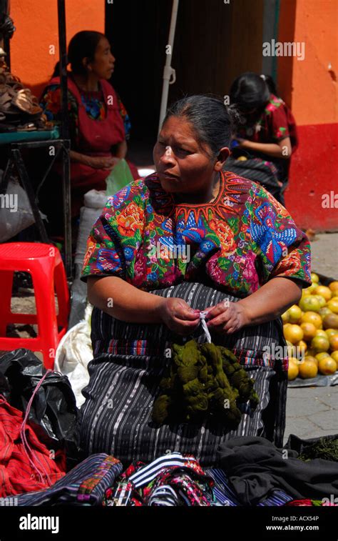 Indigenas Guatemala Campo Fotografías E Imágenes De Alta Resolución Alamy