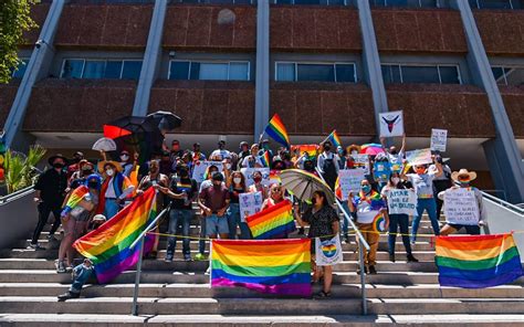 Comunidad de base comunidad de católicos que tratan de llevar una vida de acuerdo con el modelo… … Comunidad LGBT+ al pendiente de aprobación de matrimonios ...