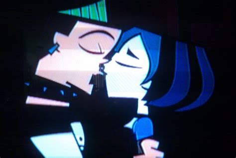 Duncan And Gwen Kissing In The Preview Total Drama Island Photo