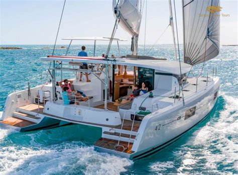 Santorini Catamaran Tour With Greek Meal And Hotel Transfers