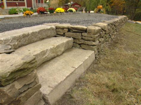 How To Build A Dry Stack Stone Retaining Wall How Tos Diy