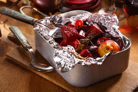 Why You Shouldn't Wrap Your Food in Aluminium Foil Before ...