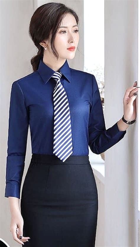 Pin By Yh On Suits And Business Wear Women Wearing Ties Women In Suit And Tie Fashion