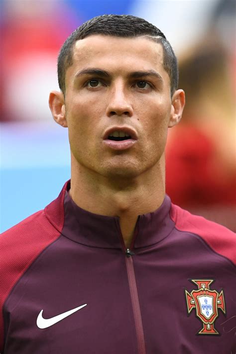 One of the world's best players, cristiano ronaldo won everything with manchester united before completing a world record £80m transfer to real madrid in . Cristiano Ronaldo: Mutter Dolores postet süßes Foto mit ...
