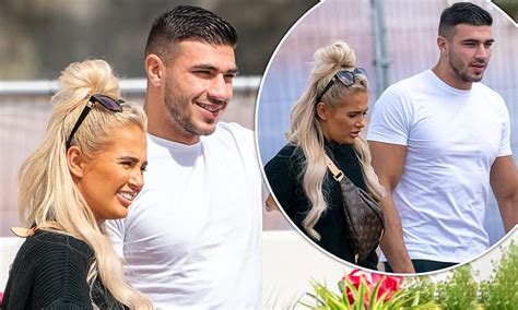 love island s tommy fury and molly mae hague wave to fans at meet and greet