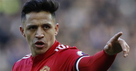 Source Reveals Why Alexis Sanchez Looks So Isolated At Man Utd Teamtalk
