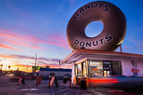 Legendary Los Angeles Doughnut Shop To Open 10 Locations In San Diego