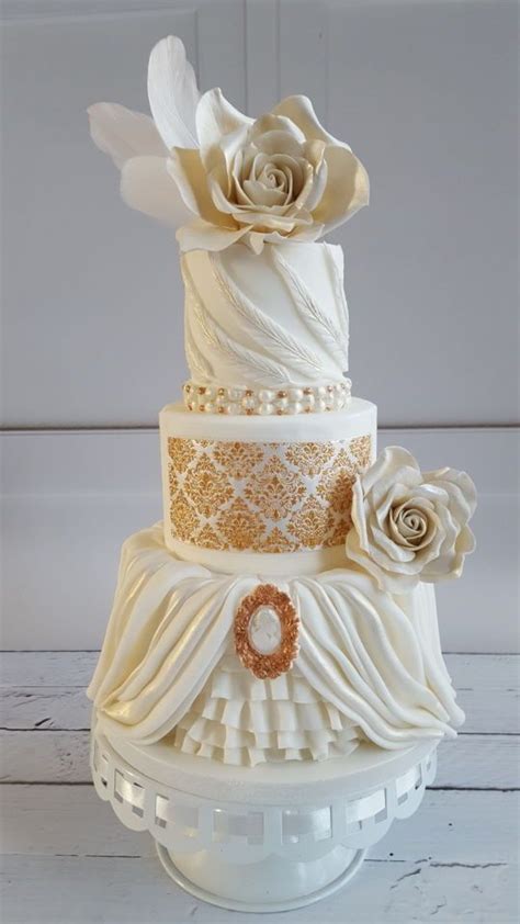 White Gold Weddingcake Wedding Cakes Modern Wedding Cake Gold