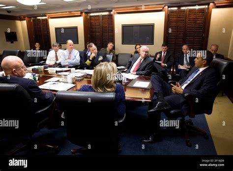 Obama In Situation Room Hi Res Stock Photography And Images Alamy