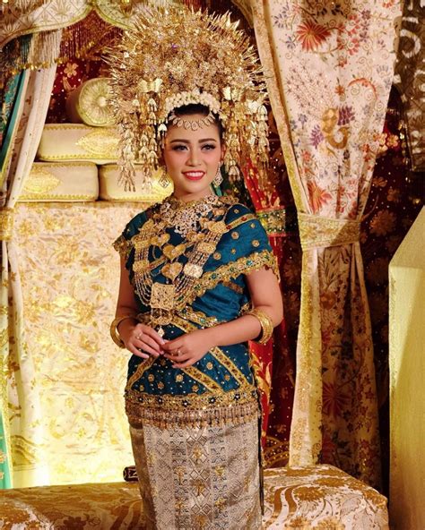 indonesia national costume female kebaya indonesia s national costume in indonesia
