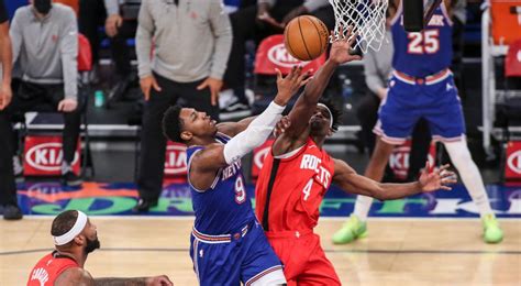 Knicks Send Rockets To Fifth Straight Loss With Dominant Win
