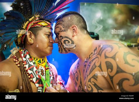Palmas Brazil 27th Oct 2015 Maori Delegate Earl Greets A Pataxo