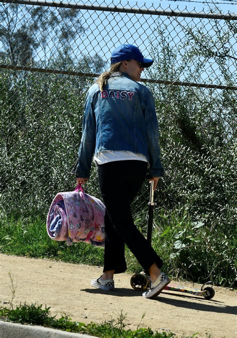 Olivia wilde & jason sudeikis make rare appearance with. Olivia Wilde and the kids take a morning walk in Los ...