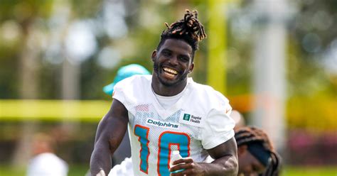 Miami Dolphins Receiver Tyreek Hill Dunks In Puma Sneakers Sports Illustrated Fannation Kicks