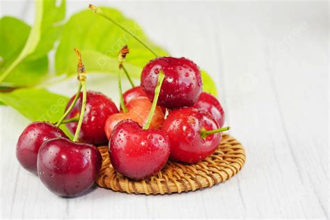 369 Red Light Cherry Photos Pictures And Background Images For Free