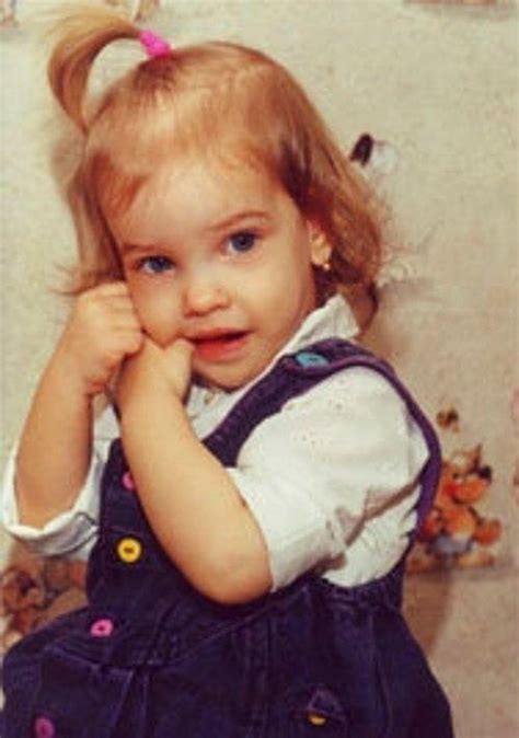 25 Famous Supermodels And Their Beautiful Childhood Pictures