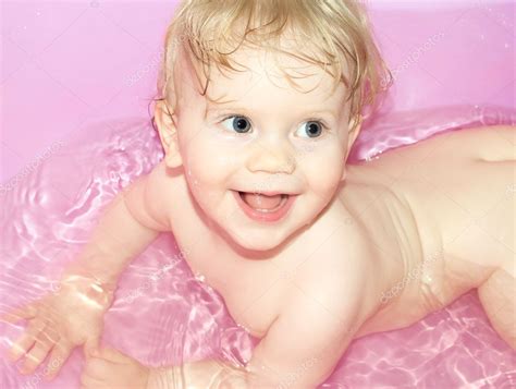 Baby Girl Bathing In The Bath — Stock Photo © Denoiser 1946926