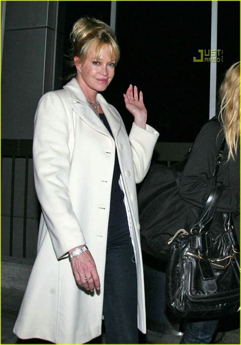 Melanie Griffith And Daughters Relax Photo 761471 Photos Just Jared
