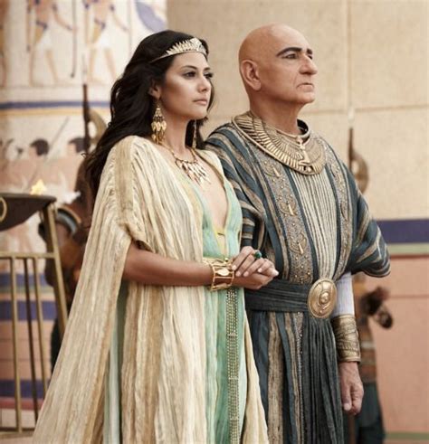 sibylla deen as ankhesenamun and ben kingsley as ay in the miniseries