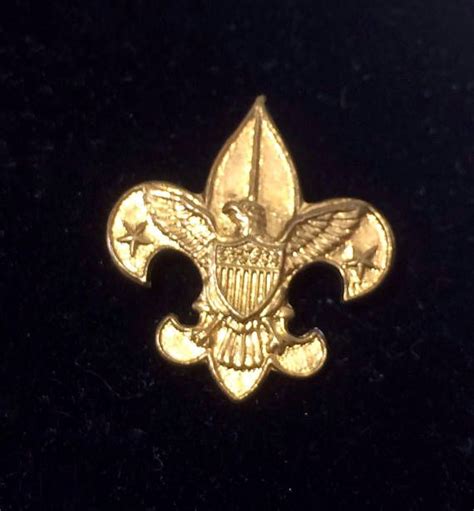 Vintage Boy Scout Pin Bsa Boy Scouts Of America Gold Color Lapel Pin