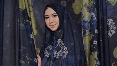 Profil Dan Biodata Lengkap Ustadzah Oki Setiana Dewi Yang Ceramahnya Hot Sex Picture